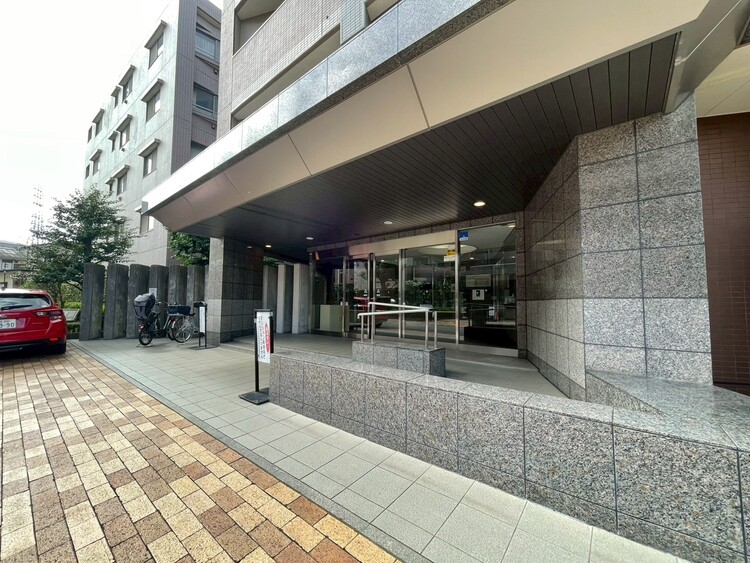 その他 上質感漂う玄関アプローチです。