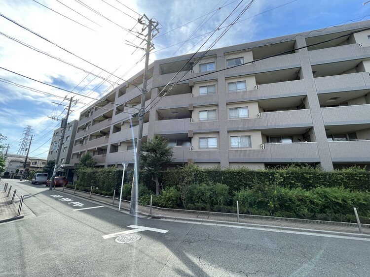 その他 飽きのこないシンプルモダンな外観です。