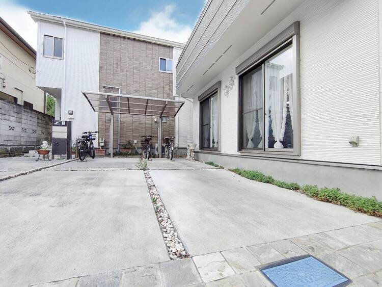 駐車場 駐車スペースが嬉しいですね。