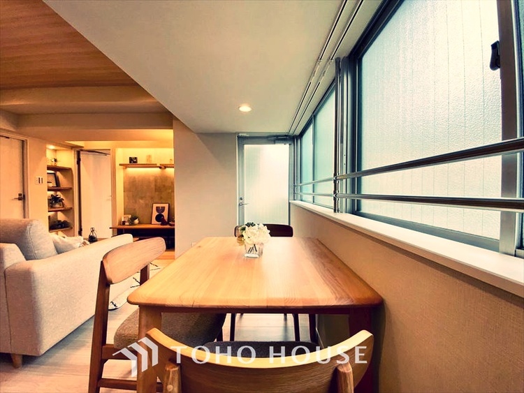 内装 【LIVING】◆眩い◆光が燦々と入り、家族の笑顔を照らす。「いつまでも続いて」と願う夢のような毎日がここにある。