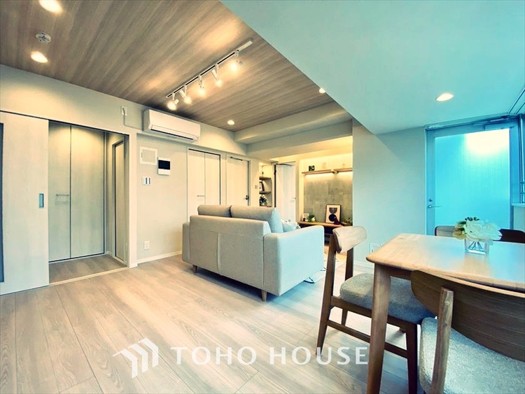 内装 【LIVING】◆陽光◆が差し込む。この開放的なLDKに家族の笑顔が集う。家族が一緒に過ごす空間は明るく、そして居心地よく。