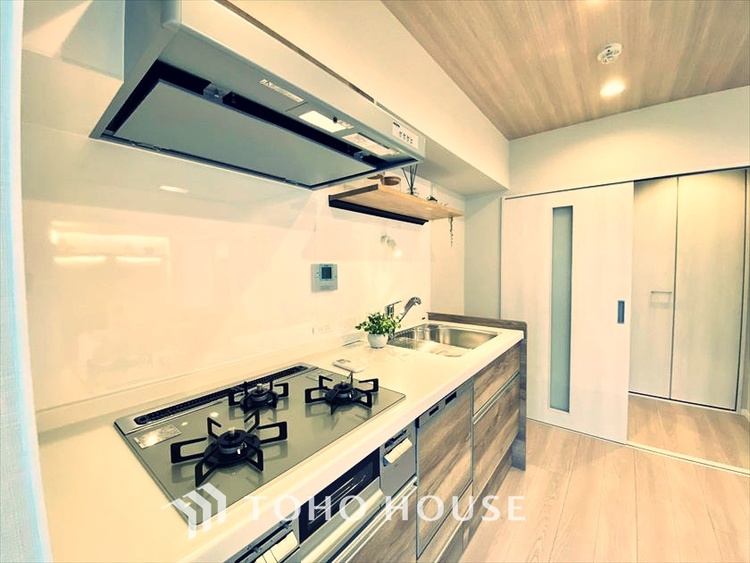 その他 【KITCHEN】◆開放的◆後片付けが楽なシステムキッチン。収納スペースの充実！