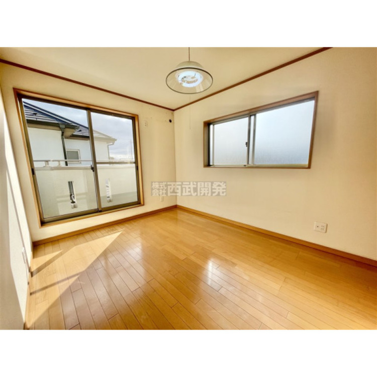 内装 穏やかな日差しと心地よい風が吹き抜ける窓配置