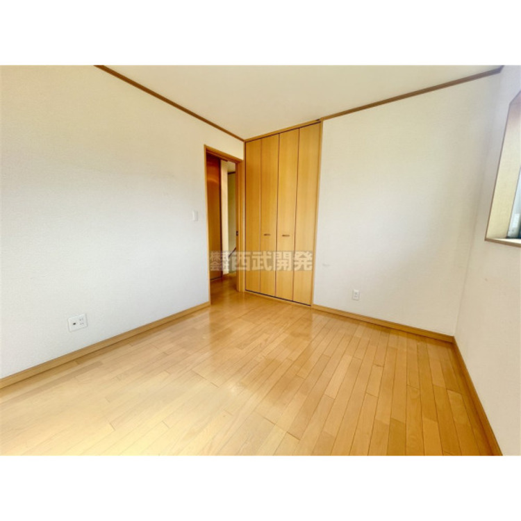 内装 洋服などをすべて収納して室内空間は広々快適