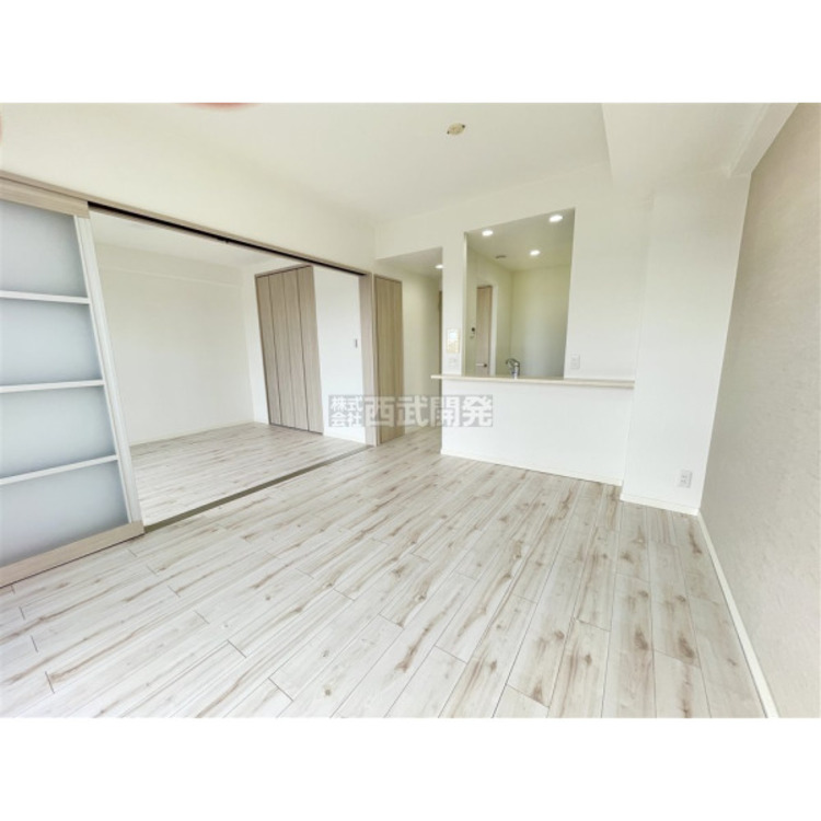 居間 家族の団欒となるリビング。お好みのコーディネートをどうぞ