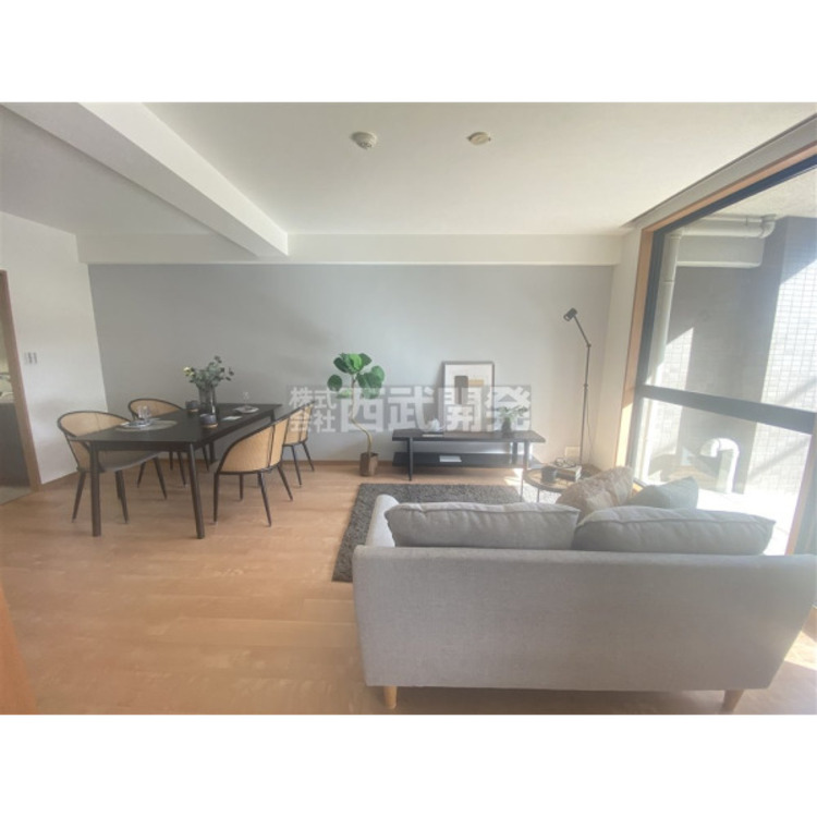 居間 家族の団欒となるリビング。お好みのコーディネートをどうぞ