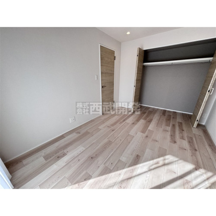 内装 部屋にはクローゼットがございます。収納が多いお家はすっきりして快適空間です。