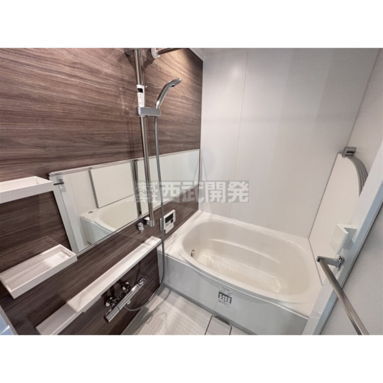 風呂 換気乾燥機付きの浴室は、雨の日でも洗濯物ができるのでとても便利です。梅雨の時期でもこれで安心ですね。