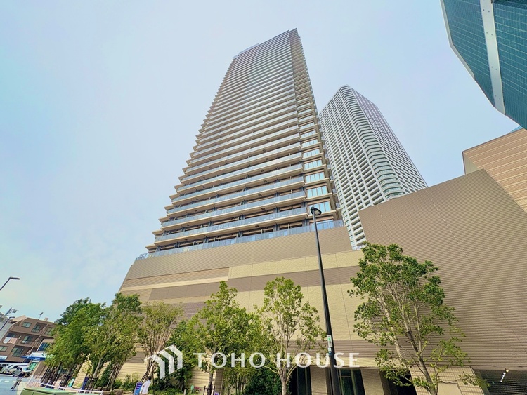 内装 ◆サンサンと◆差し込む太陽の光がこのリビングに笑いをもたらす。