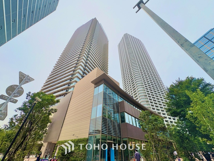 内装 ◆サンサンと◆差し込む太陽の光がこのリビングに笑いをもたらす。