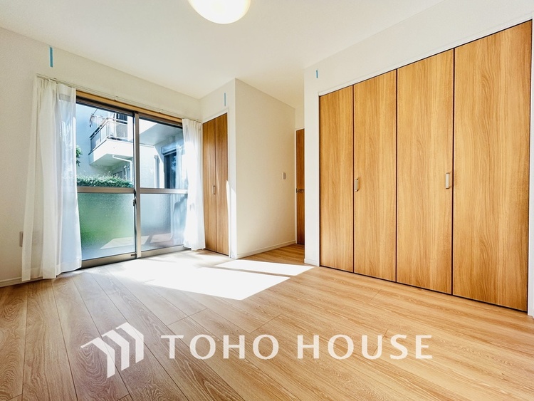 内装 採光もある洋室は、くつろぎのひと時を過ごすのにぴったり