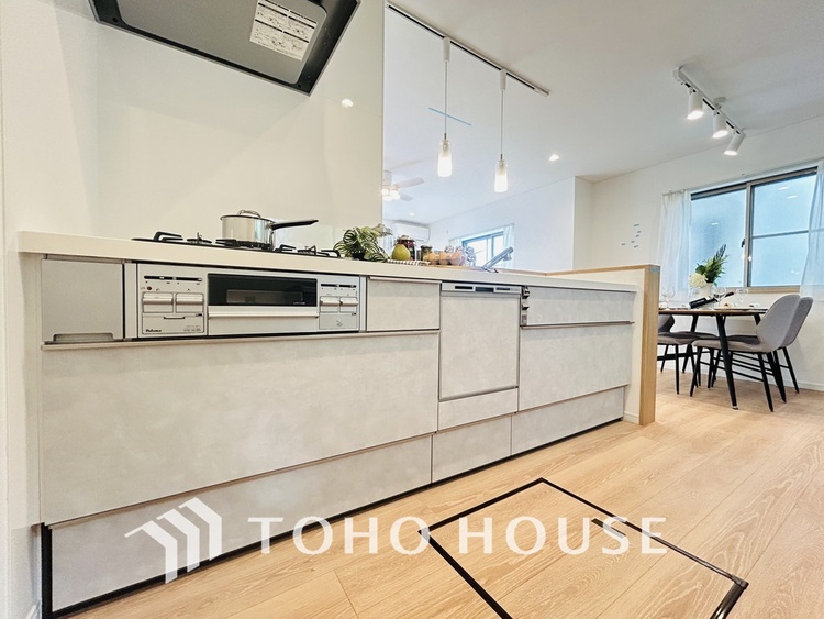 キッチン シンプルな部屋の雰囲気に溶け合うナチュラルキッチン