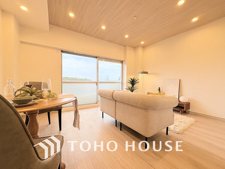 内装 広がりのある住空間、家族が集まるリビング・ダイニング