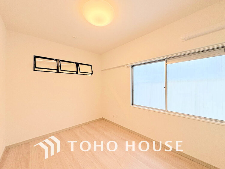 内装 採光もある洋室は、くつろぎのひと時を過ごすのにぴったり