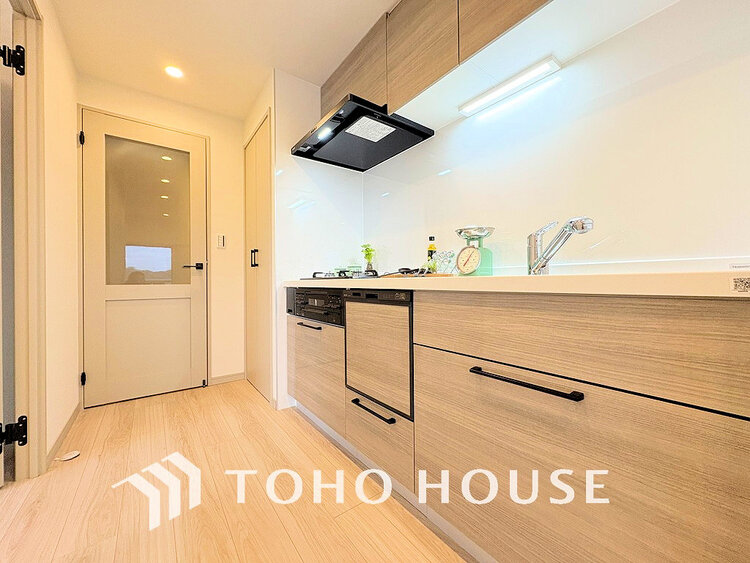 キッチン 落ち着きのあるカラーで統一された清潔感と気品が溢れるキッチン