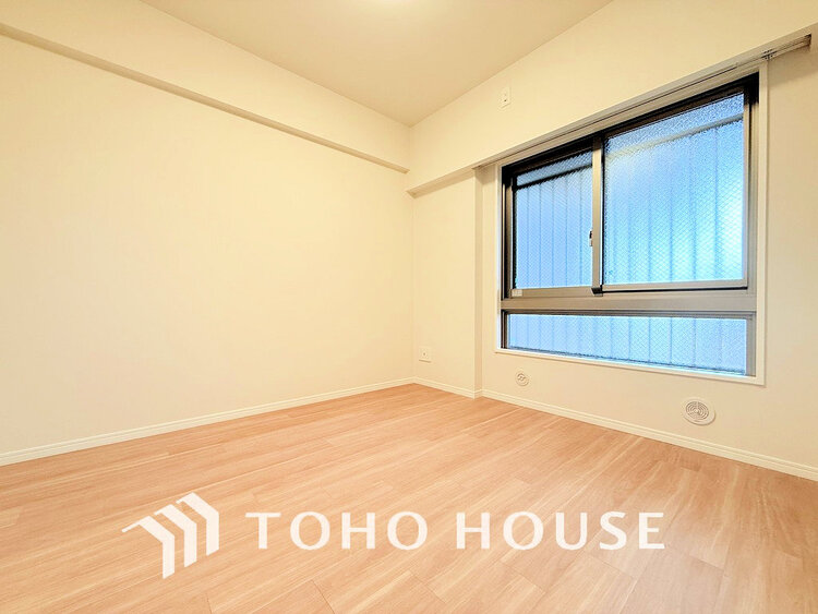 内装 採光もある洋室は、くつろぎのひと時を過ごすのにぴったり