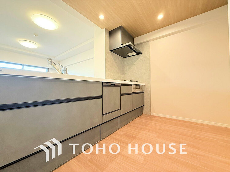 キッチン シンプルな部屋の雰囲気に溶け合うナチュラルキッチン