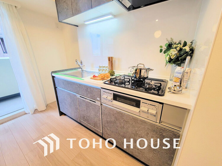 キッチン シンプルな部屋の雰囲気に溶け合うナチュラルキッチン