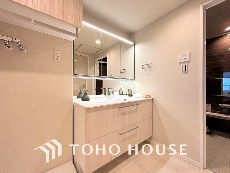 洗面 清潔感のある洗面室で朝の身支度を