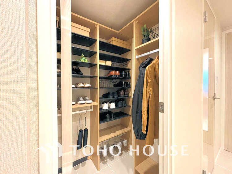 収納 大容量のSICを完備。お履物の多い方でも安心の収納量ですね