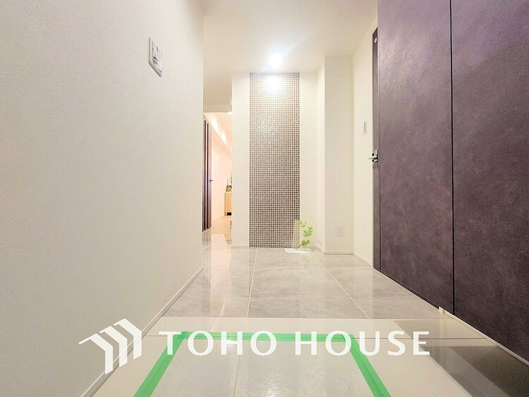 玄関 落ち着いた雰囲気の玄関、家族の帰りを暖かく迎えてくれます