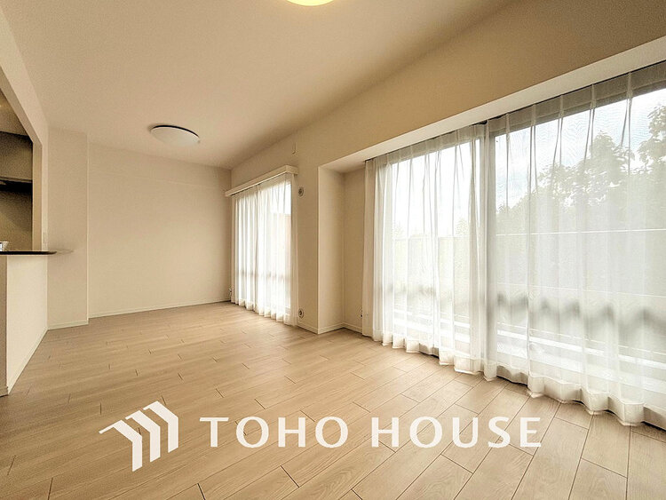 内装 家族みんなが爽やかに過ごせるように、光をたっぷり取り込んだLDK