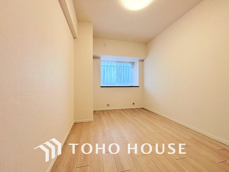 内装 採光もある洋室は、くつろぎのひと時を過ごすのにぴったり