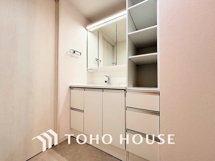 洗面 清潔感のある洗面室で朝の身支度を