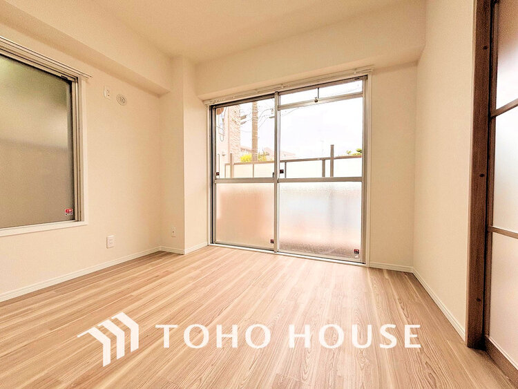 内装 採光もある洋室は、くつろぎのひと時を過ごすのにぴったり