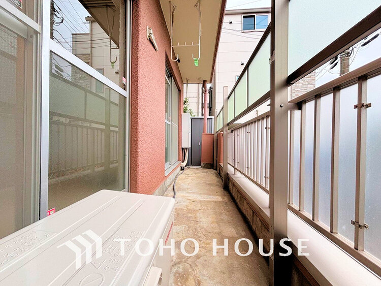 バルコニー 日当たりの良いバルコニーで晴れの日の洗濯物も楽しみになりますね