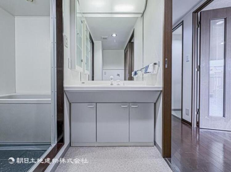 洗面 【洗面・脱衣所】使用頻度の高い場所だからこそ便利な空間に。多人数での使用も考えた便利な空間です