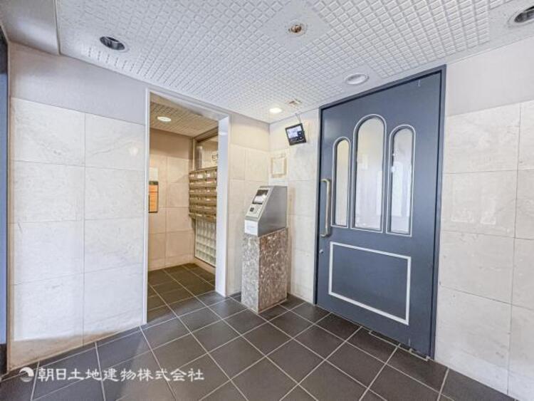 エントランス 【オートロック】オートロックはマンションに必須です。防犯面もしっかり気にするファミリー層に人気です。