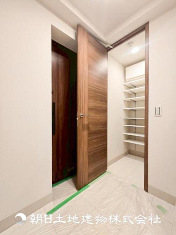 その他 【玄関】大切な家族、お客様をお迎えする玄関は住宅の入口。仕事が終わって疲れた日でも、あなたを受け入れてくれます。