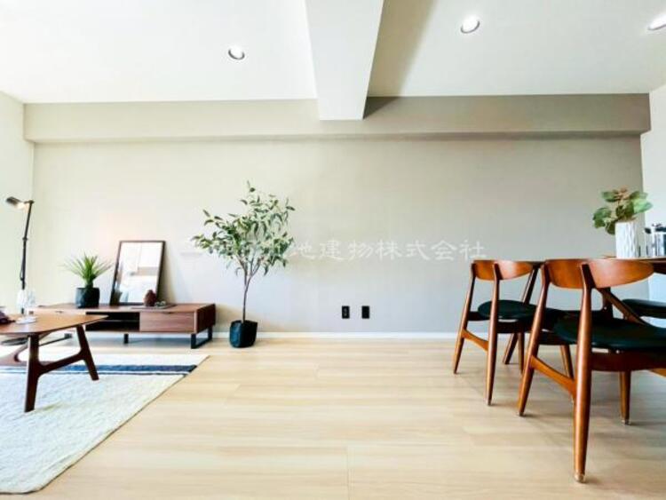 居間 家族の会話や笑顔が行き交うリビングで、子供を走り回らせたい。