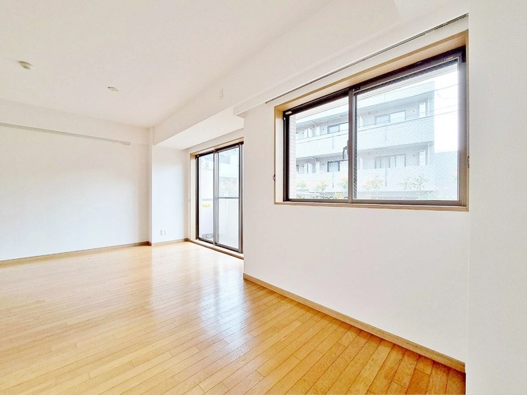 居間 飾り過ぎないシンプルな内装と偏り過ぎないデザインで統一しました。