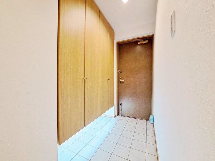 玄関 シューズボックスを完備した玄関です。