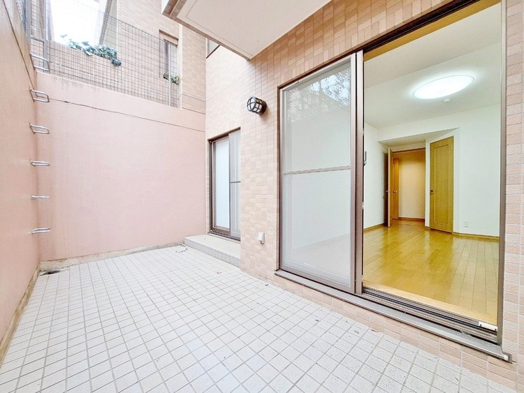 バルコニー 暮らしの中で、光と風を演出してくれるバルコニー。