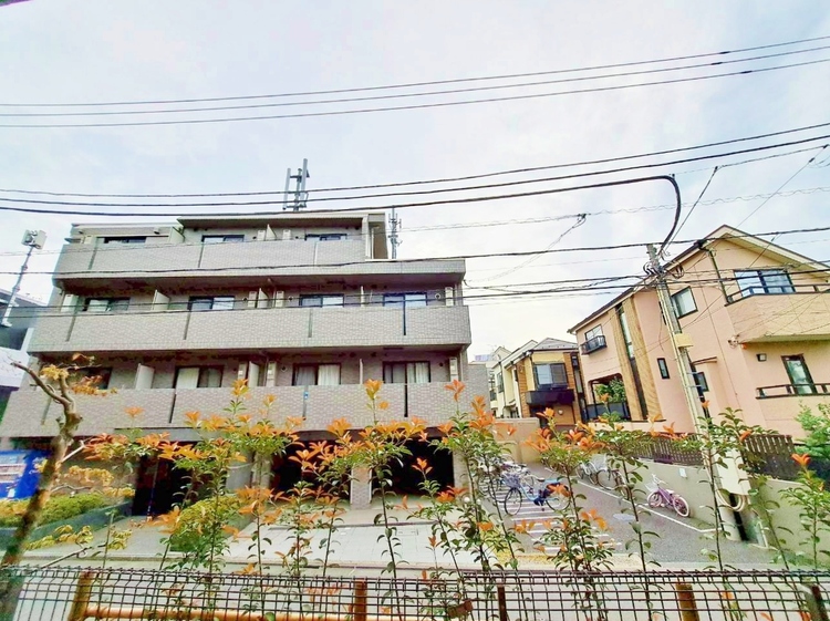 バルコニー 窓を開けると広がる青空。心をリフレッシュして日々を過ごしていきましょう。