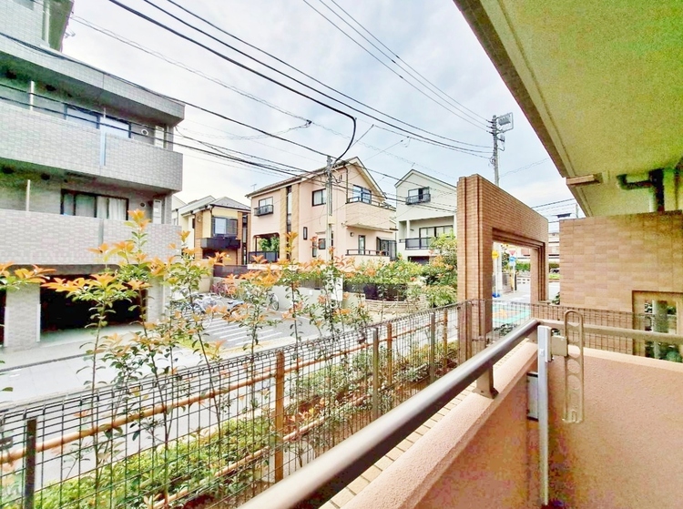 バルコニー 頬をなでる、優しい風を感じることが出来ます。