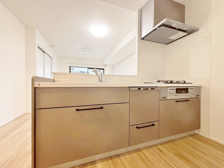 キッチン スマートな意匠と充実の機能を備えたキッチンが、暮らしにおいしい彩りを添えます。