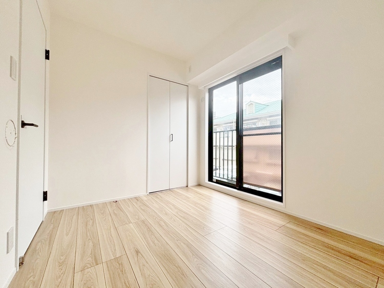 寝室 ベッドも十分に設置するスペースがあります。