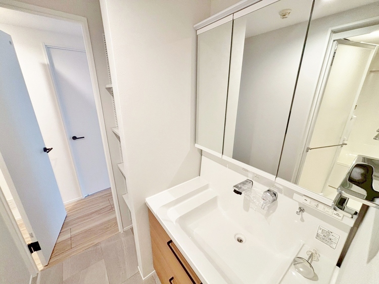 洗面 何かと物が増える場所だからこそ、スッキリと見映えの良い空間に。