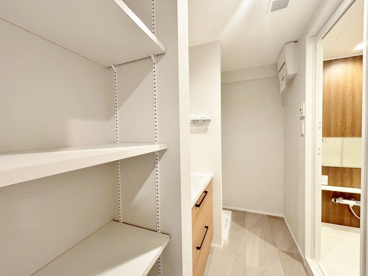 洗面 清潔感と心地よさを重視した、上質感漂うパウダールーム。