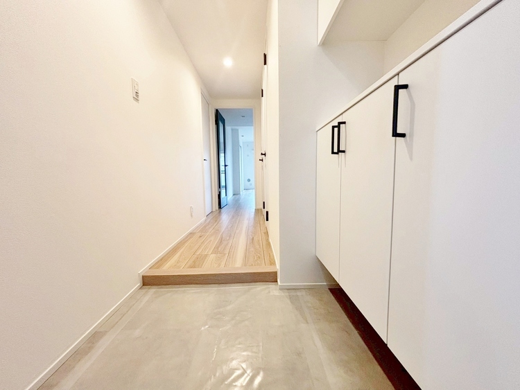 玄関 シューズボックスを完備した玄関です。