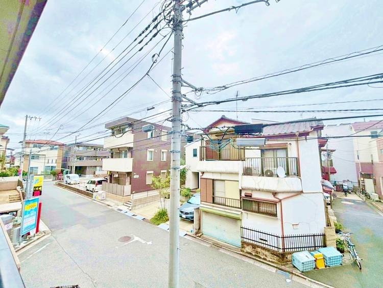 バルコニー 窓を開けると広がる青空。心をリフレッシュして日々を過ごしていきましょう。