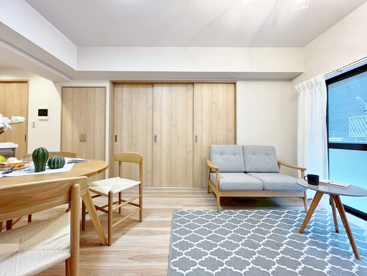 居間 快適に過ごす毎日を求めて、暮らしの中でご自身の「マイホーム」に創り上げてください。