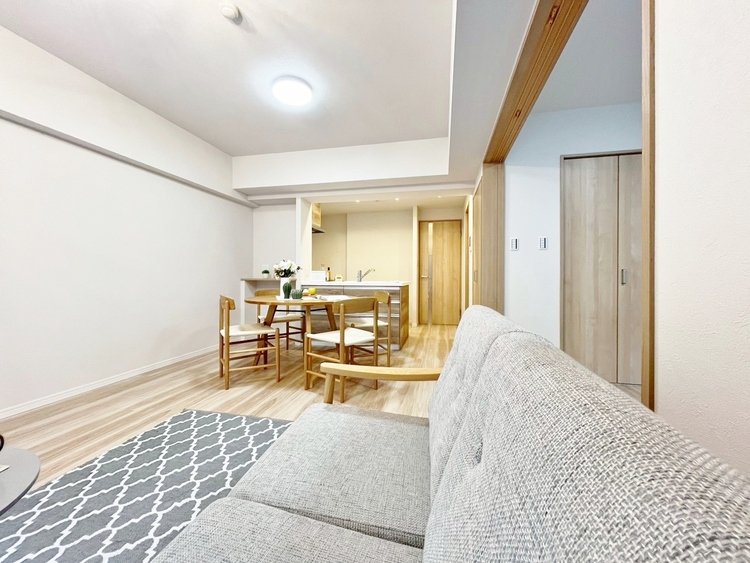 居間 飾り過ぎないシンプルな内装と偏り過ぎないデザインで統一しました。