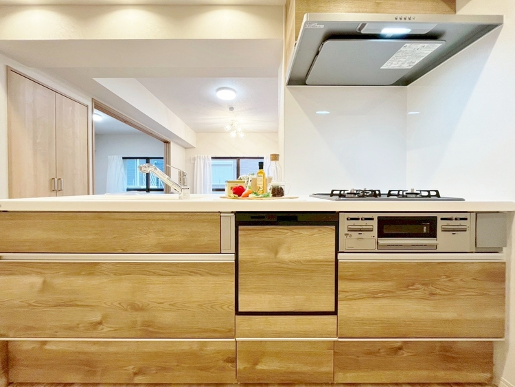 キッチン スマートな意匠と充実の機能を備えたキッチンが、暮らしにおいしい彩りを添えます。