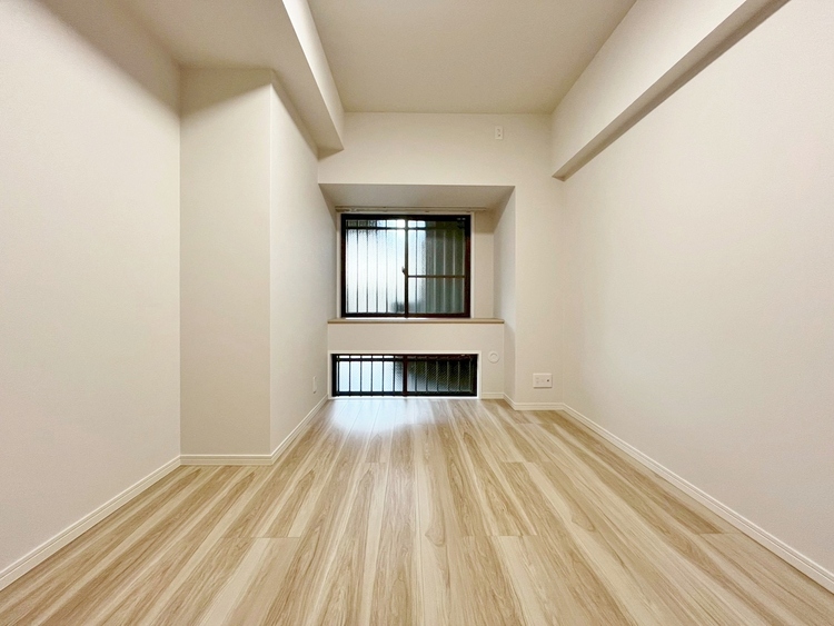 寝室 ベッドも十分に設置するスペースがあります。