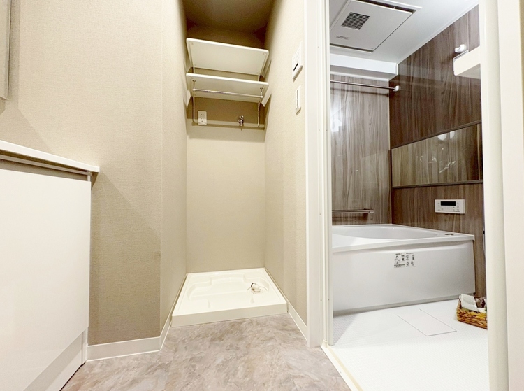 洗面 清潔感と心地よさを重視した、上質感漂うパウダールーム。